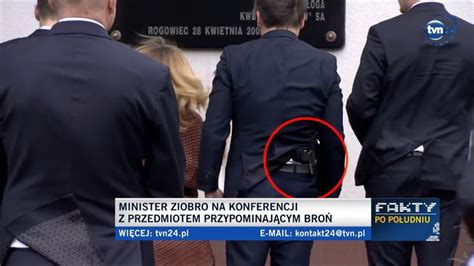 ziobro pistolet za paskiem